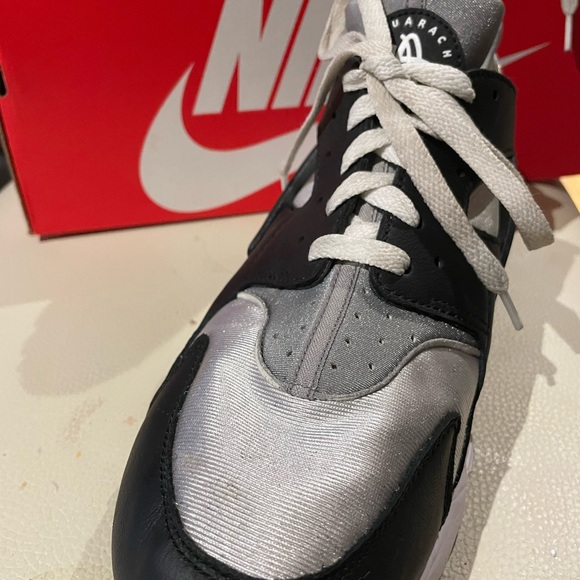 Nike Huarache Sneakers - Picture 4 of 7
